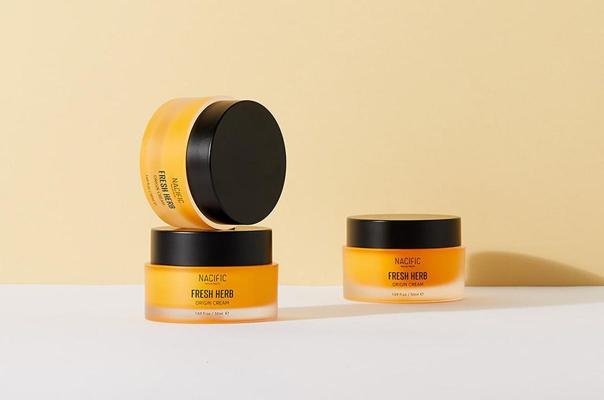 Kem dưỡng sáng và làm dịu da chiết xuất Hoa Cúc Nacific Fresh Herb Origin 50ml