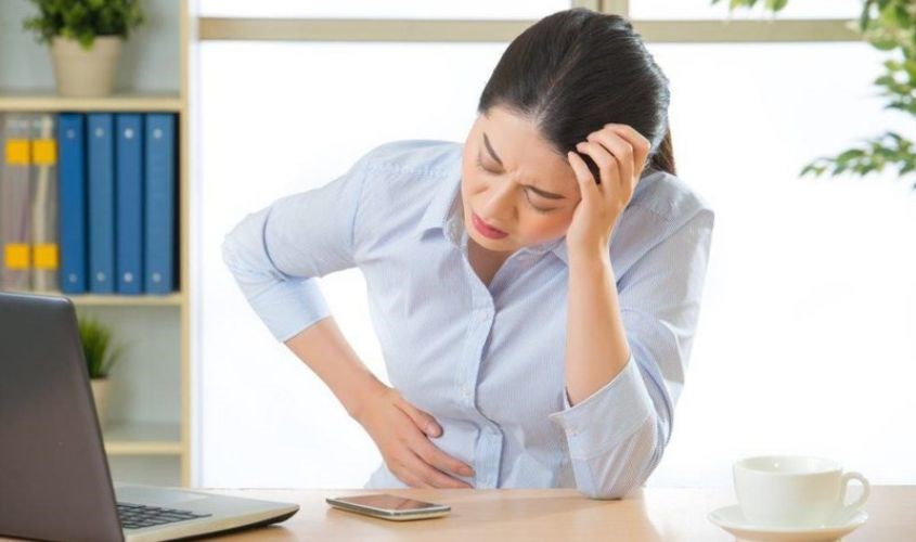 Nước khoáng giúp giảm tình trạng táo bón, đầy hơi