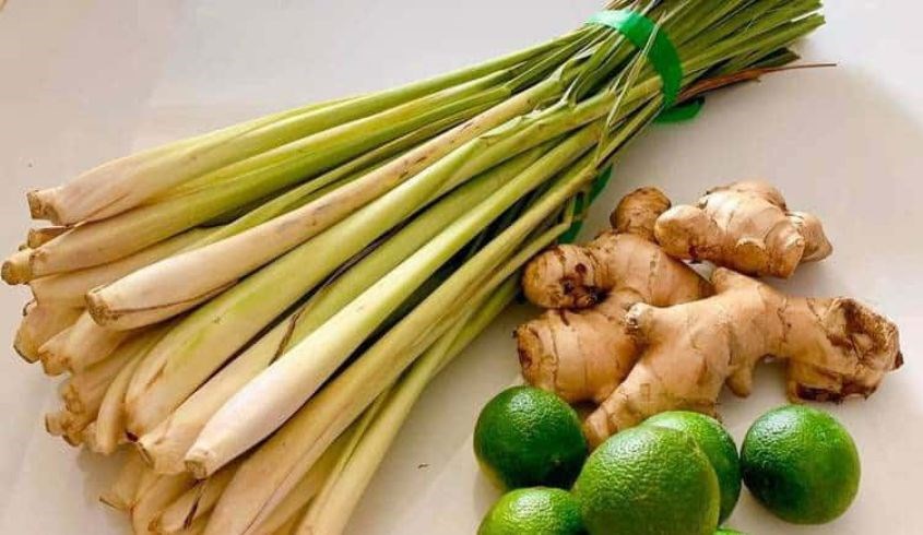 Xông mặt với chanh sả giúp da bóng mịn