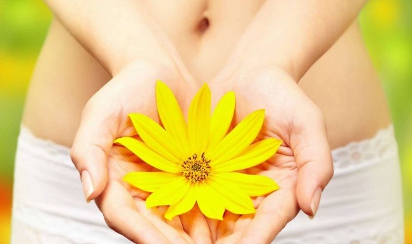 Dung dịch vệ sinh giúp loại bỏ vi khuẩn và làm sạch vùng kín 