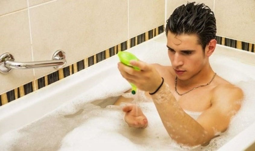 Chọn dung dịch vệ sinh có thành phần lành tính để an toàn