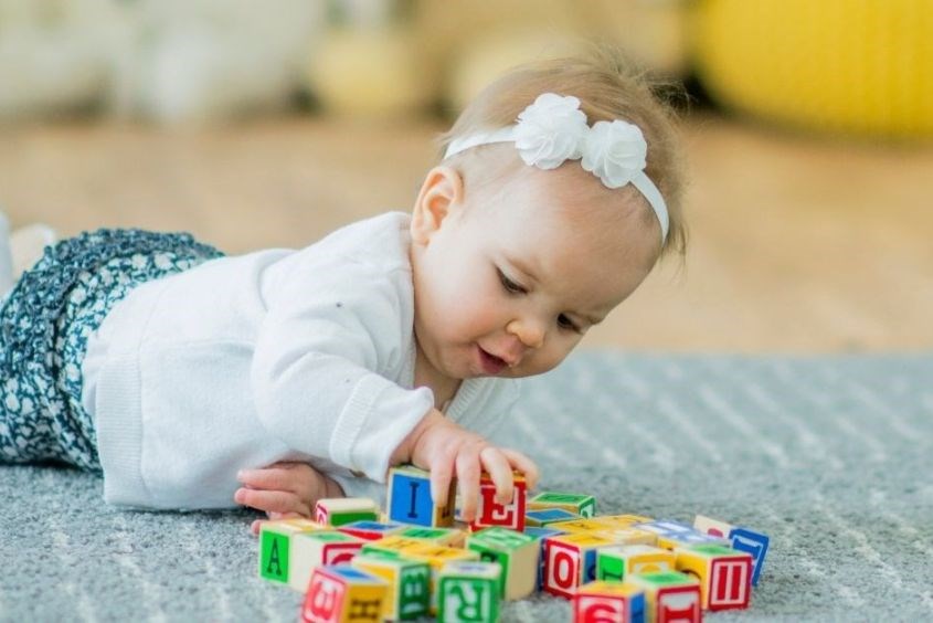 Cách kích thích trẻ 3 tháng phát triển