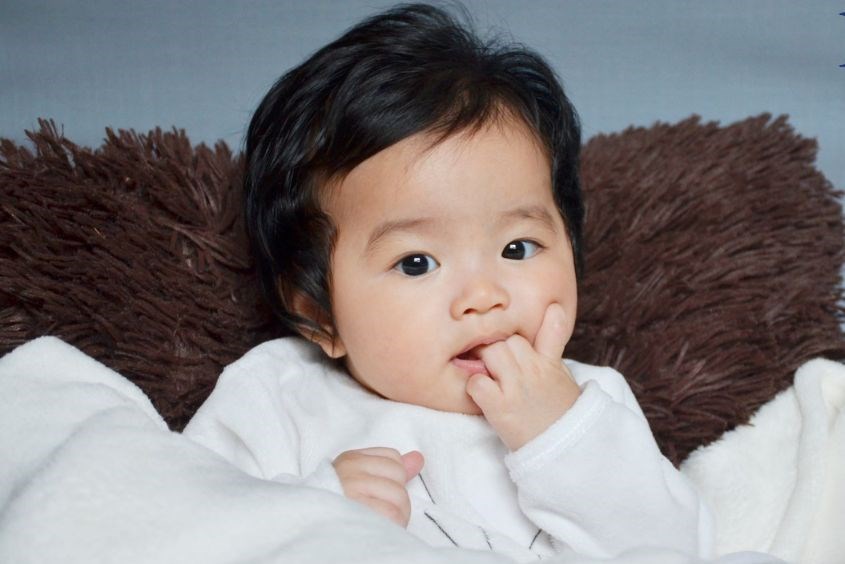 Trẻ 3 tháng tuổi biết làm gì