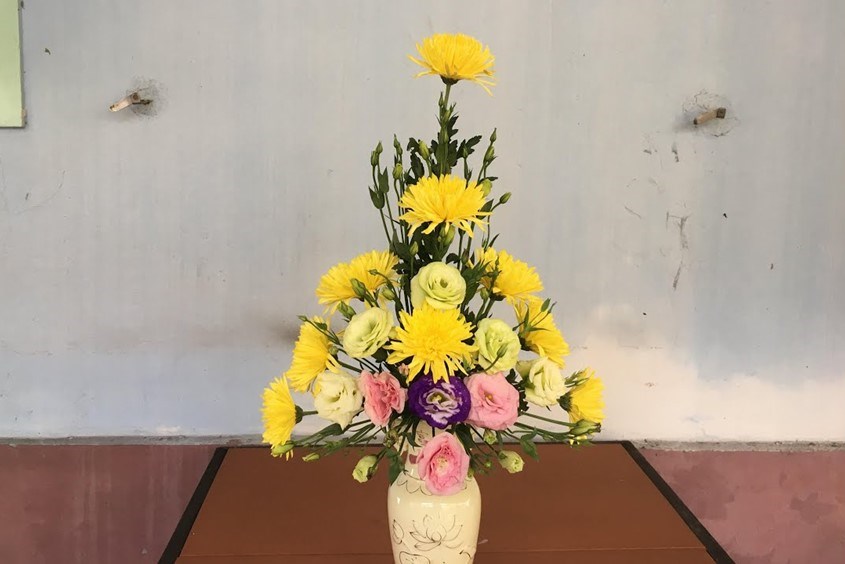 Mách mẹ 20 cách cắm hoa cúc đẹp và tinh tế cho không gian