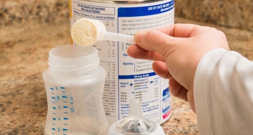 Bình sữa nhựa PP Philips Avent SCF690/23 cổ rộng 125 ml giúp mẹ thuận tiện pha sữa cho bé