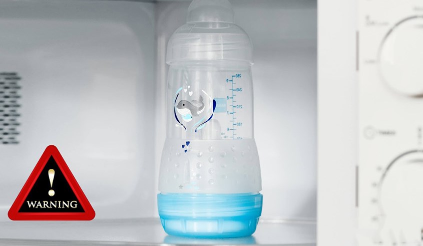 Không bỏ bình sữa trong lò vi sóng