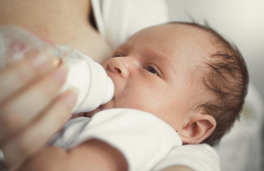 Bình sữa nhựa PP Pigeon cổ hẹp 120 ml