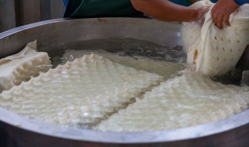 Bạn nên hạn chế tiếp xúc cao su non với nước