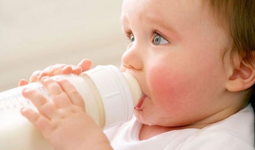 Sữa công thức chứa các amino axit cho bé