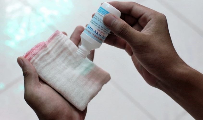 Có thể dùng thêm dung dịch sát khuẩn 