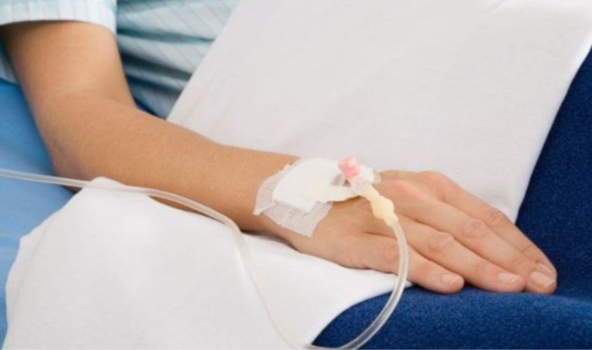 Tim nước muối vào tĩnh mạch cần phải nghe chỉ định từ bác sĩ