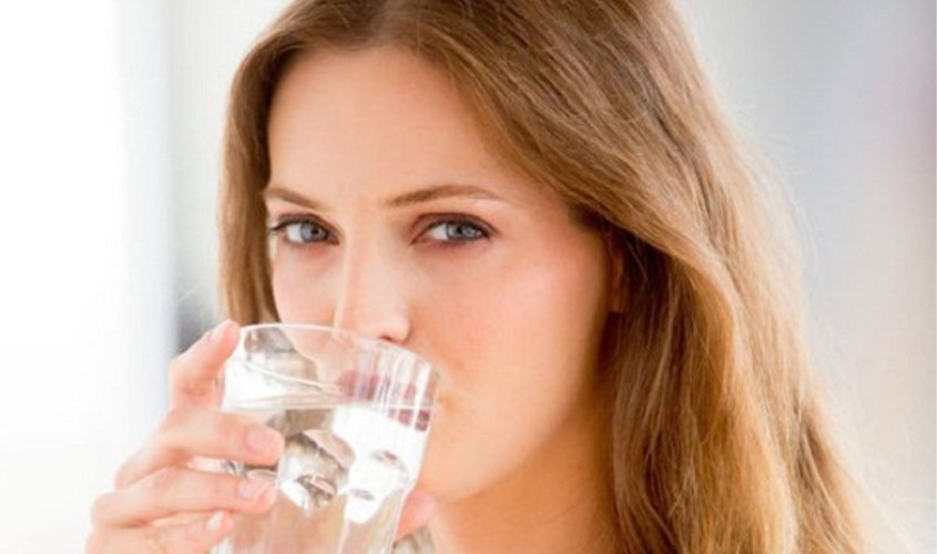 Bổ sung đủ lượng nước cần thiết khi hút sữa