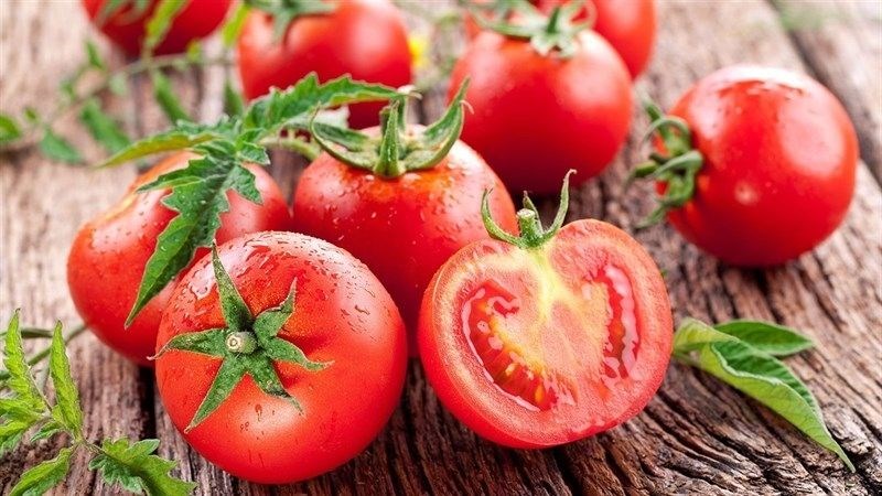 Lycopene có trong cà chua là hoạt chất tuyệt vời cho quầng thâm mắt của bạn