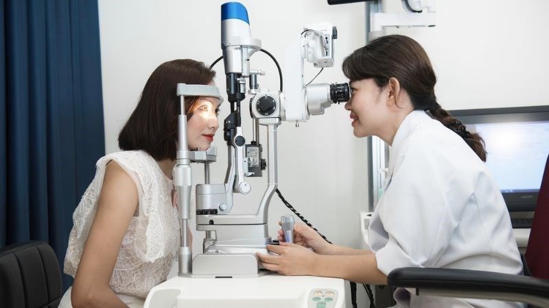 Hãy đến gặp bác sĩ nếu bạn gặp tình trạng chảy nước mắt sống