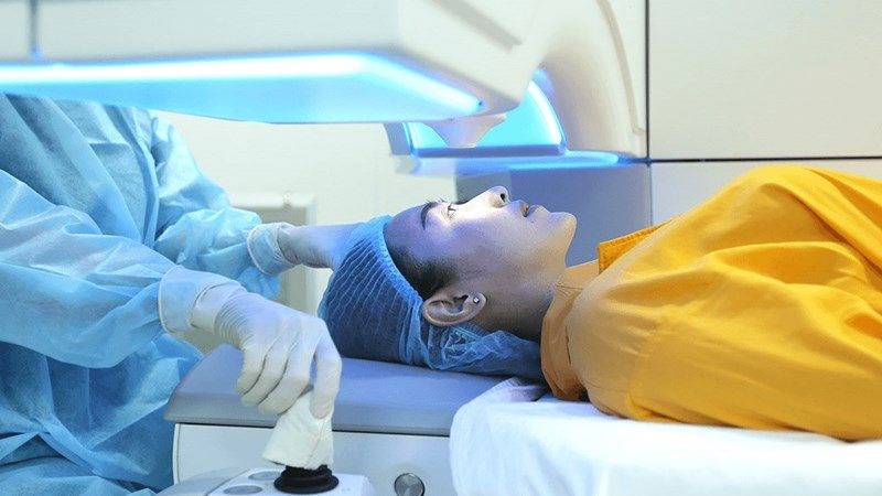 Một số trường hợp phải tiến hành phẫu thuật mắt