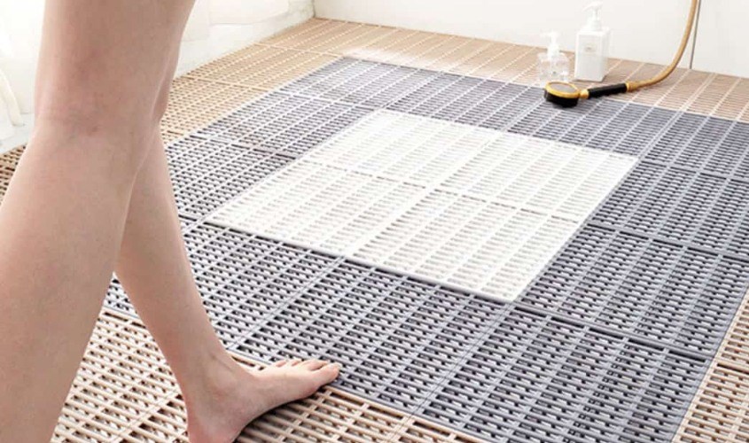 Trang bị thảm chống trượt nhà tắm