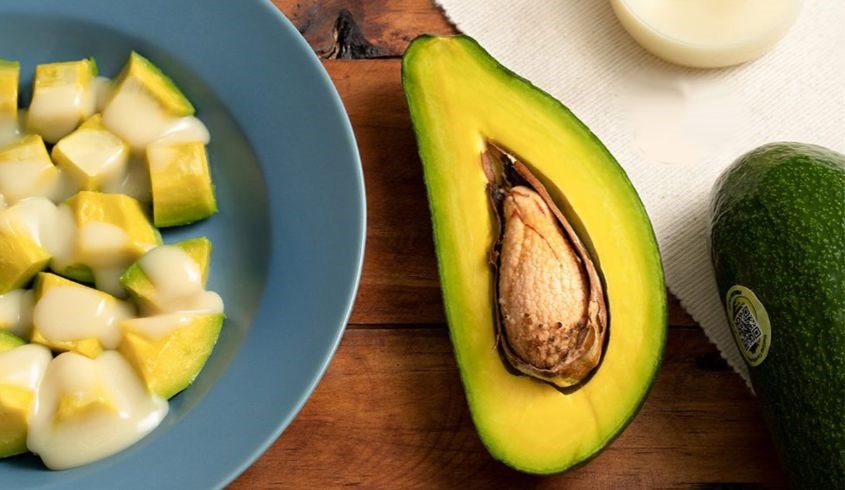 Bơ hay sữa bơ có chứa rất nhiều choline tốt cho cơ thể mẹ và bé