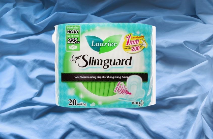 Băng vệ sinh ban ngày Laurier Super Slimguard siêu thấm có cánh 20 miếng