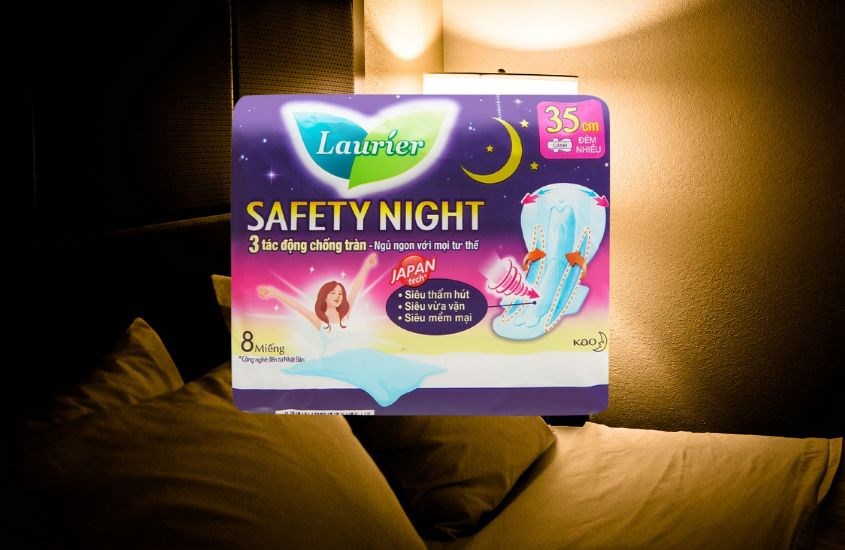 Băng vệ sinh ban đêm Laurier Safety Night chống tràn có cánh 8 miếng