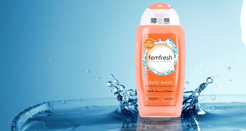 Dung dịch vệ sinh phụ nữ Femfresh Intimate Skin Care Daily Wash hương hoa cúc 250 ml