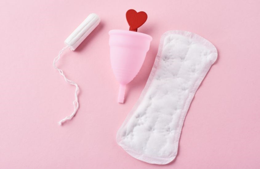 Sử dụng cốc nguyệt san hoặc tampon có hiểu quả chống tràn tốt