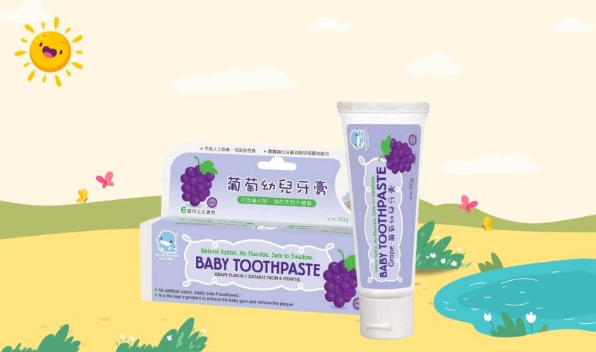 be-may-tuoi-thi-danh-rang-5 Kem đánh răng cho bé từ 6 tháng KuKu hương nho 50g