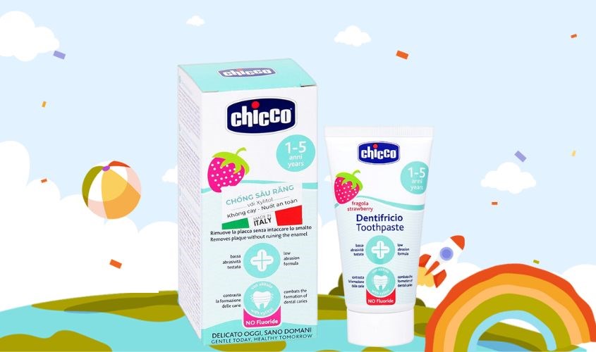 be-may-tuoi-thi-danh-rang-6 Kem đánh răng cho bé 1 - 5 tuổi Chicco hương dâu 50 ml