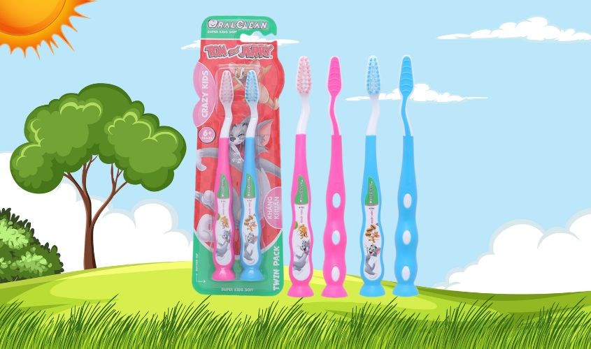 be-may-tuoi-thi-danh-rang-7 Bộ 2 bàn chải cho bé Oral Clean Crazy Kids Soft lông mềm (từ 6 tuổi) - Màu xanh dương, hồng