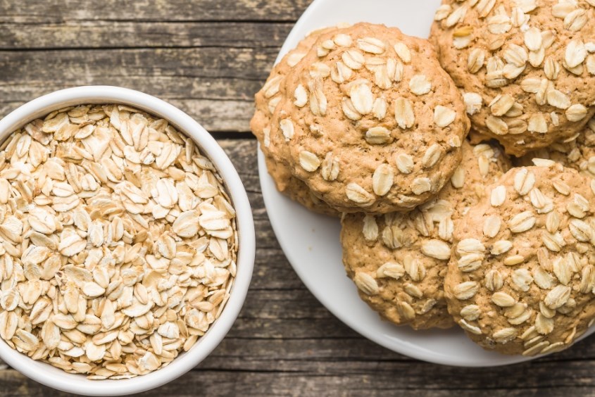 Gợi ý món ăn vặt từ yến mạch là bánh quy thơm ngon
