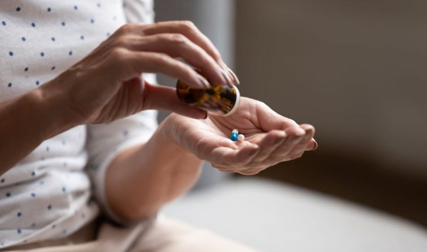 Sử dụng kháng sinh để ngăn chặn nhiễm trùng và biến chứng nhiễm trùng sót rau thai