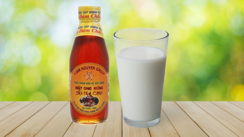 Mật ong rừng nguyên chất pha sữa ong chúa Xuân Nguyên 200 ml Mật ong rừng nguyên chất pha sữa ong chúa Xuân Nguyên 200 ml