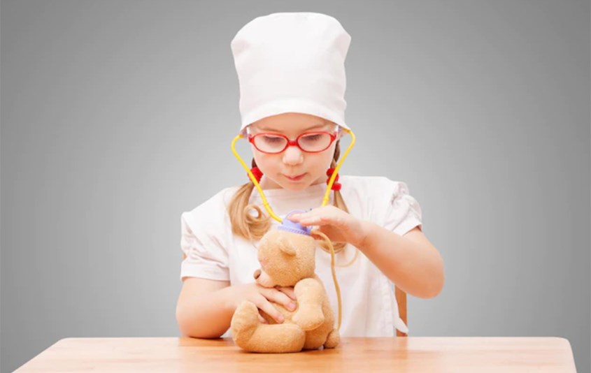 Trò chơi nhập vai là trò chơi mà bé sẽ hóa thân thành các nhân vật