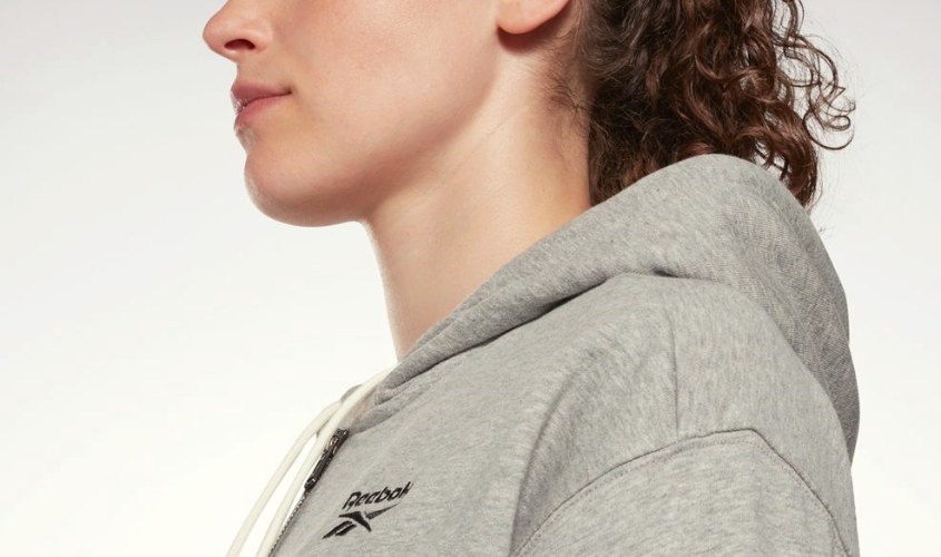 Vải French Terry kết hợp sợi polyester thường khá nóng