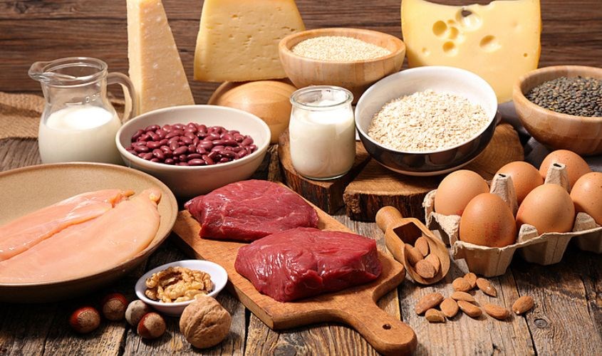 Trẻ kem hấp thu nên bổ sung thêm đạm cho cơ thể 