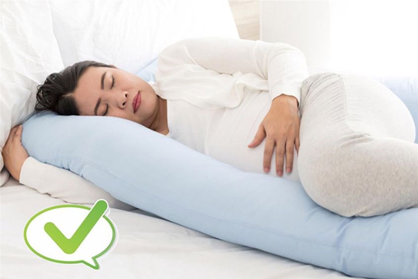 Bầu nằm nghiêng phải được không