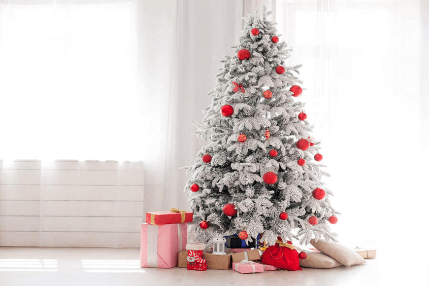 Trang trí cây thông noel kiểu tối giản được nhiều gia đình áp dụng