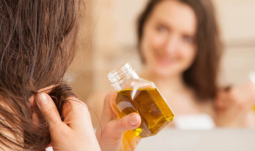 Bạn nên sử dụng các sản phẩm bảo vệ tóc trước khi sấy