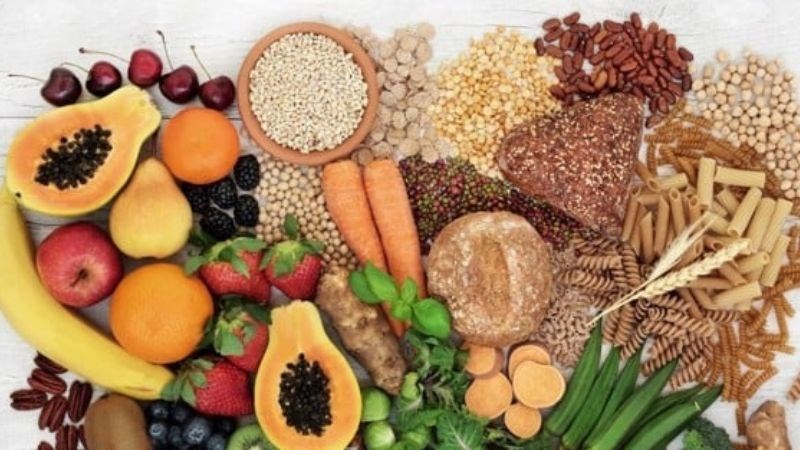 Người bệnh cũng cần bổ sung thêm các loại ngũ cốc và rau củ quả vào thực đơn