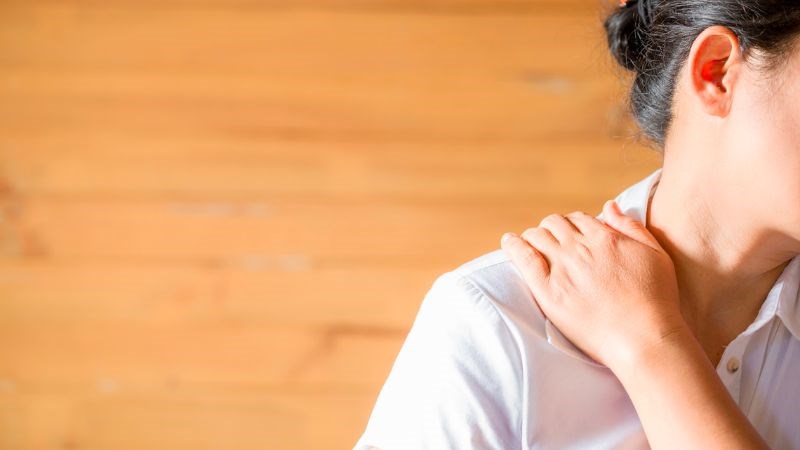 Sốt phát ban có thể khiến bạn đau nhức các cơ, cảm giác mệt mỏi và không có sức lực