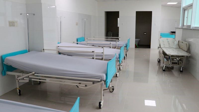 Bạn nên đến khám bác sĩ ngay nếu có các dấu hiệu hoặc triệu chứng nghi nhiễm sốt phát ban
