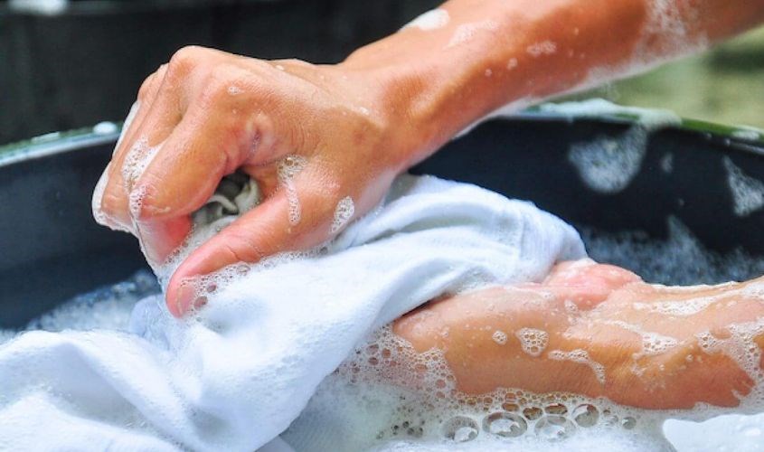 Nên giặt sản phẩm làm từ vải modal bằng nước thường