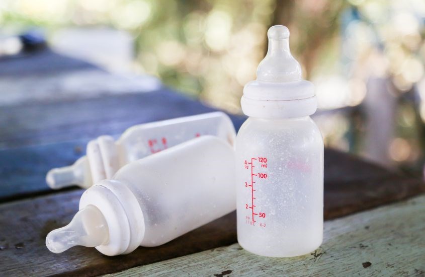 Bình sữa có vết ố do chưa được bảo quản và vệ sinh đúng cách Bình sữa có vết ố do chưa được bảo quản và vệ sinh đúng cách