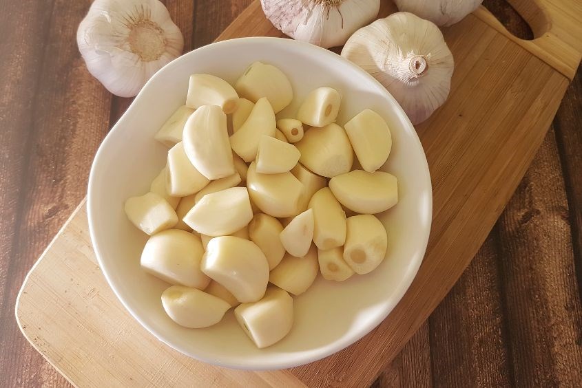 Bà bầu ăn tỏi hoặc giã tỏi lấy nước có thể trị khỏi bệnh cảm cúm