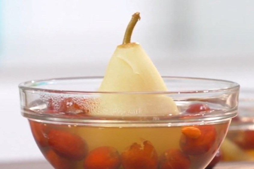 Bà bầu ăn lê với món chè lê nấu táo đỏ Bà bầu ăn lê được không