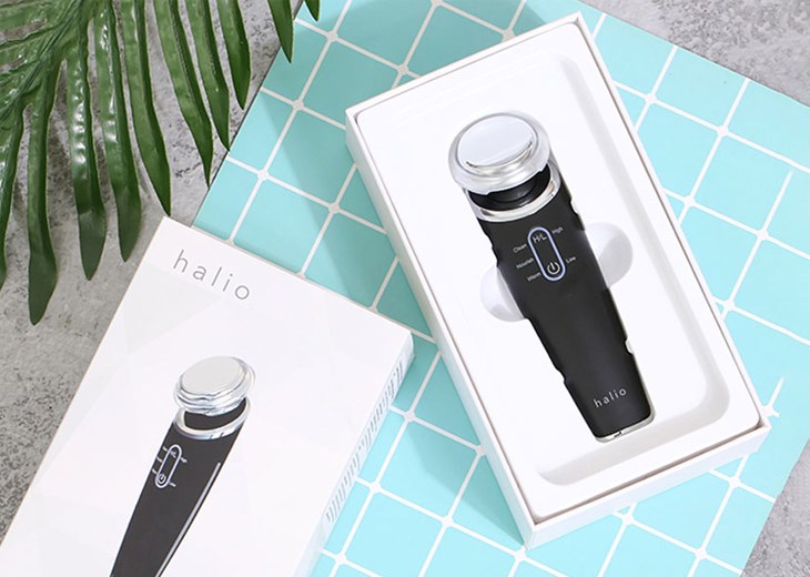 Máy massage mặt làm sạch và đẩy tinh chất Halio Ion Cleansing & Moisturizing Black giúp gia tăng tăng gấp 2.75 lần hiệu quả thẩm thấu dưỡng chất vào sâu bên trong da