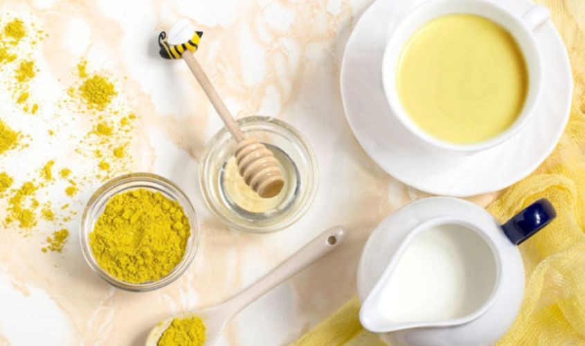 Kết hợp tinh bột nghệ và sữa tươi