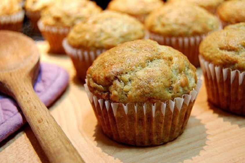 Mách mẹ cách làm muffin chuối trong bữa phụ cho bé 2 tuổi