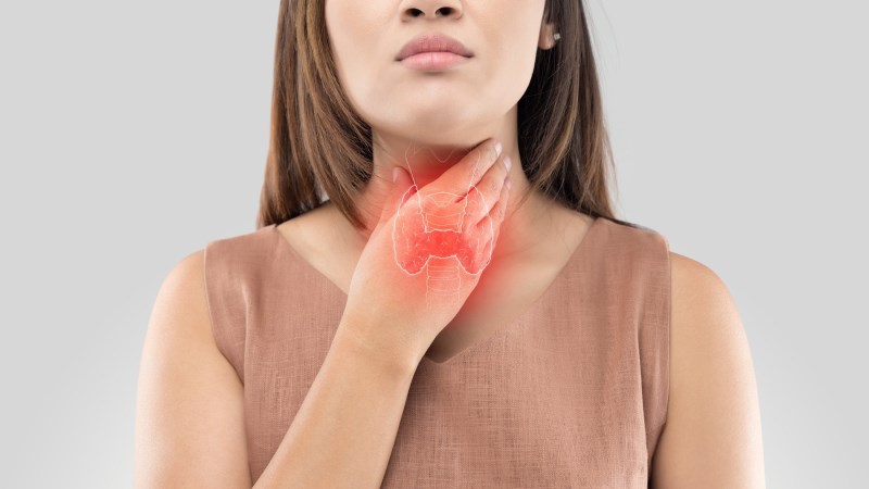 Các bệnh lý liên quan đến tuyến giáp có thể khiến chúng bị sưng và ảnh hưởng đến giọng nói của bạn 