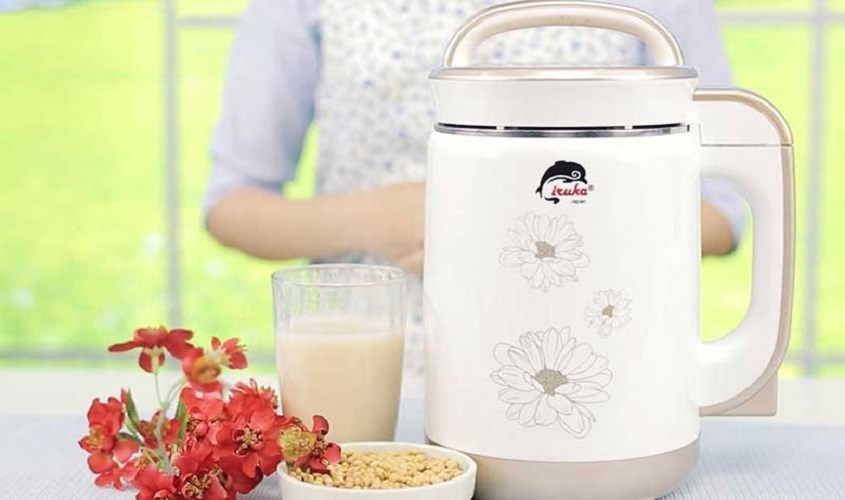 Bạn cần đun sôi thật kỹ sữa đậu nành để loại các chất gây ức chế men gây hại trong sữa