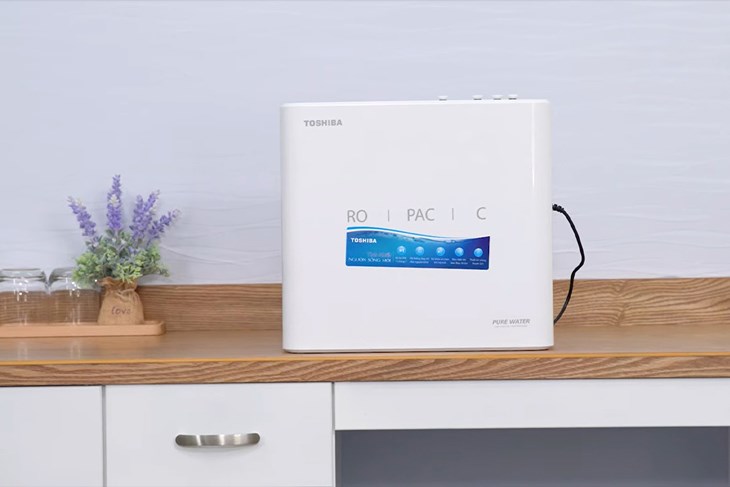 Máy lọc nước RO Toshiba TWP-N1686UV(W1) 3 lõi có thiết kế gọn gàng, phù hợp để bàn hoặc lắp đặt âm trong gian bếp Máy lọc nước RO Toshiba TWP-N1686UV(W1) 3 lõi có thiết kế gọn gàng, phù hợp để bàn hoặc lắp đặt âm trong gian bếp